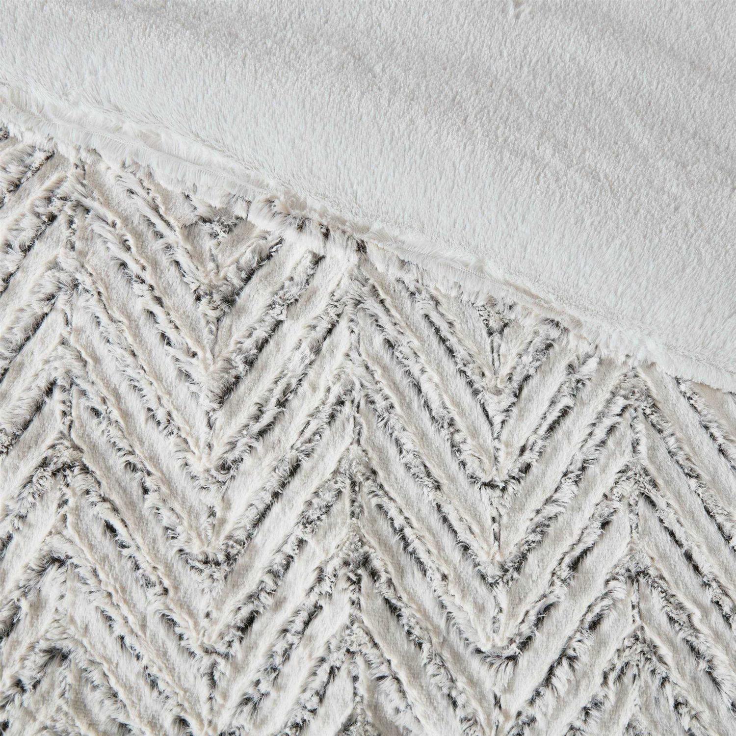 Madison Park Adelyn Ultra Plush Down Alternative Comforter Set - Image 4