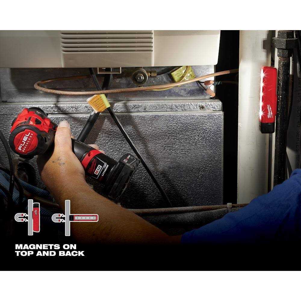 Milwaukee 300 Lumens LED Magnetic Flood Light - Image 4