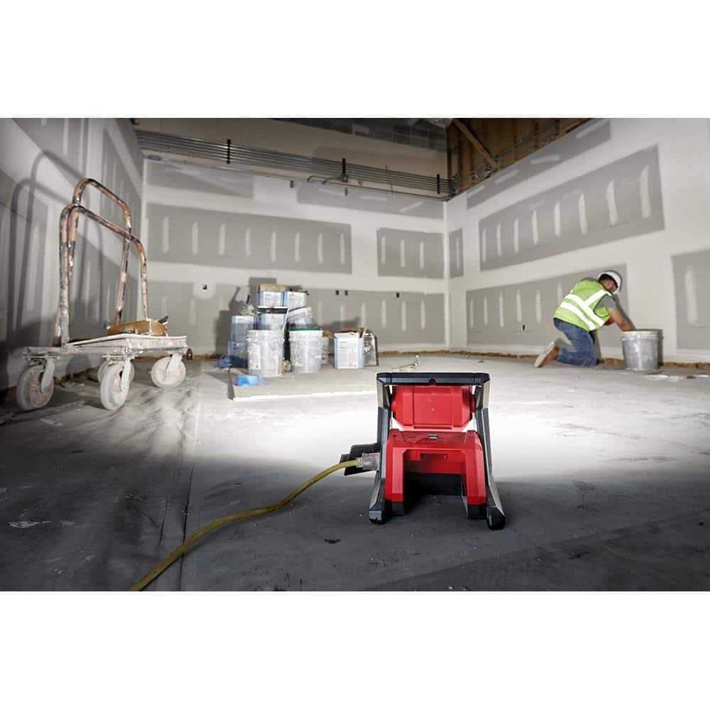 Milwaukee M18 GEN-2 Lithium-Ion Cordless 4000 Lumens ROVER LED AC/DC Flood Light w Ah and Ah Battery - Image 3