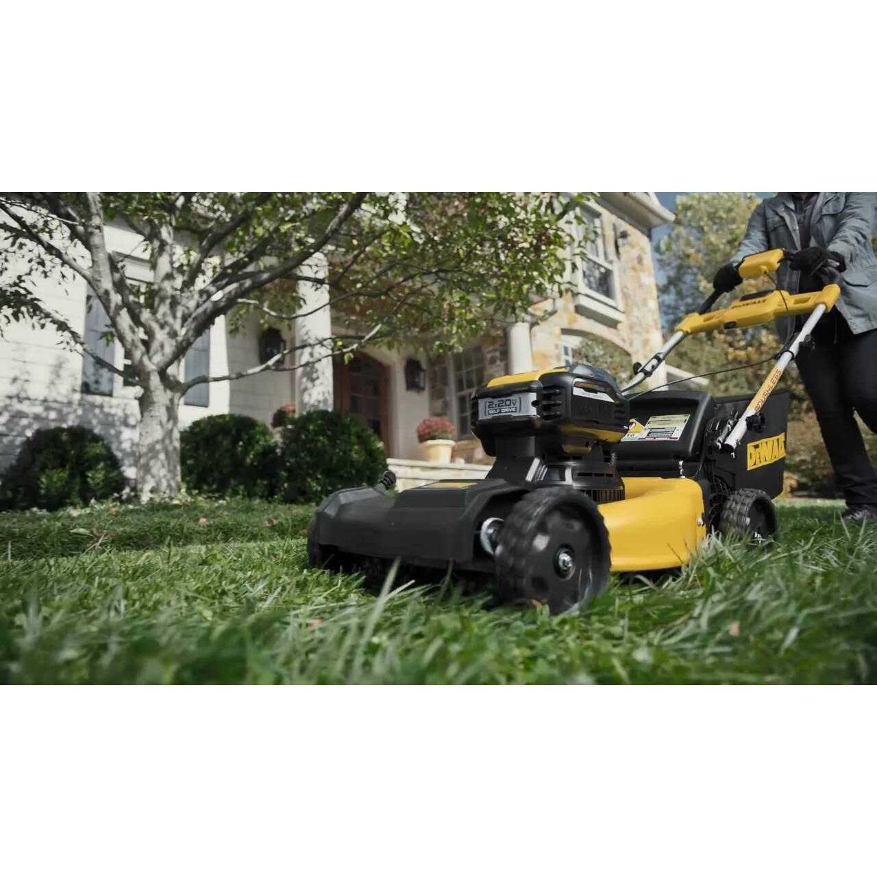 DEWALT 20V Max XR Cordless Pole Saw - Image 4