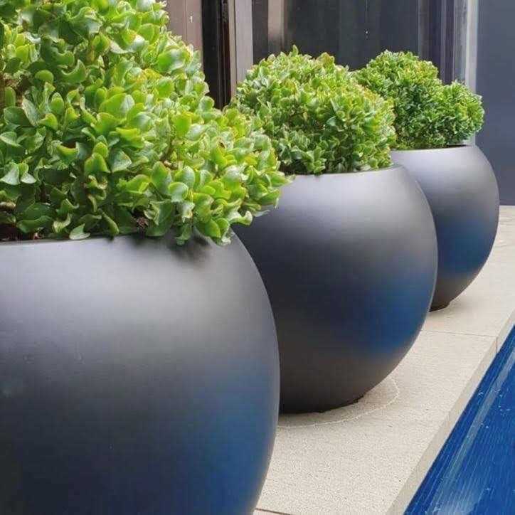 Dty Signature Mount Sherman 1-Piece Fiberstone Planter - Image 5