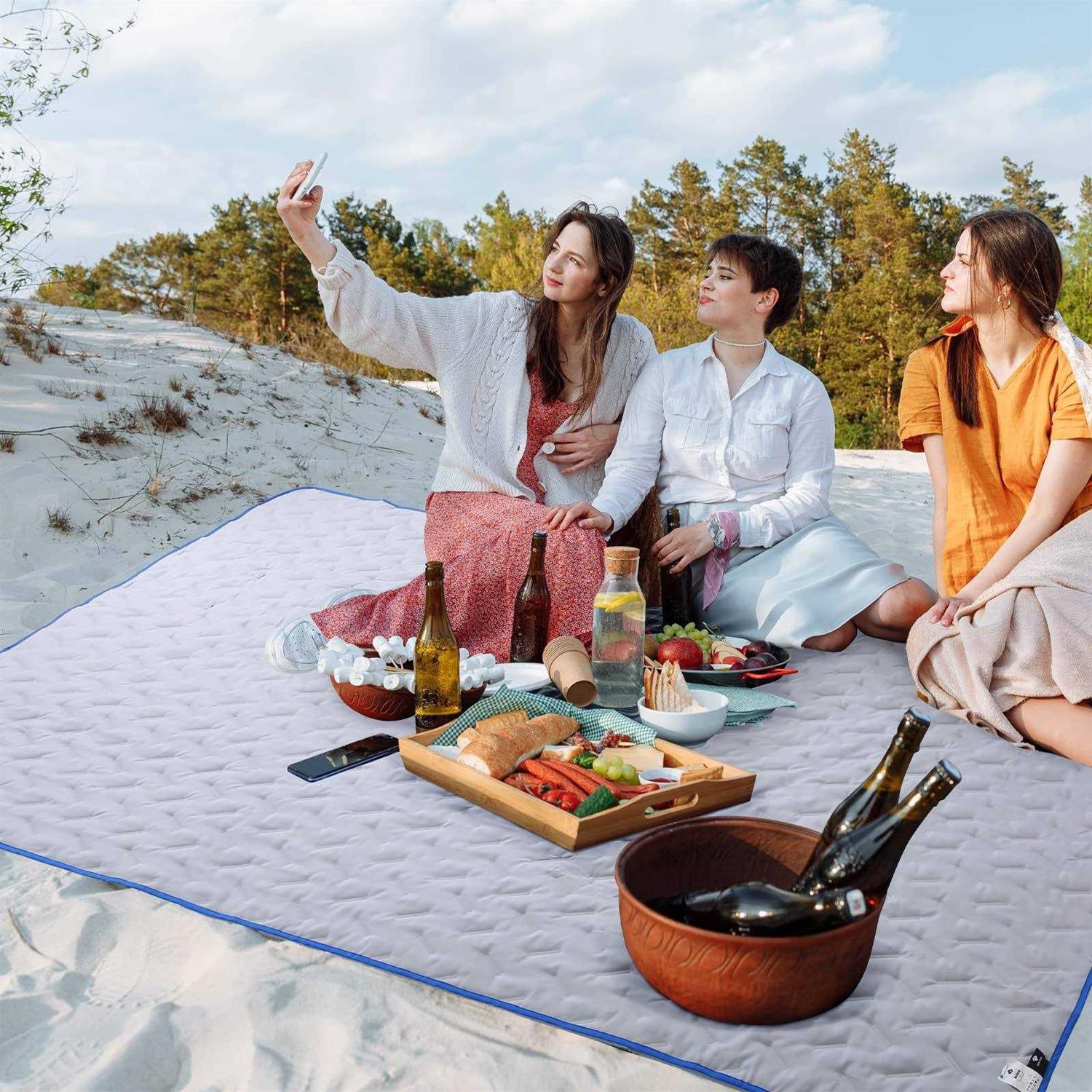 PY SUPER MODE Hooded Outdoor Blanket Extra Large Waterproof Camping Blanket - Image 3