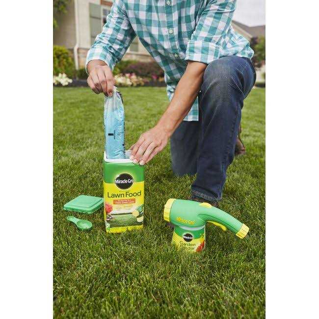 Miracle Gro Water Soluble Lawn Food - Image 4